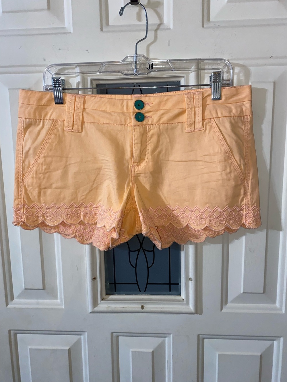 BKE EVE Casuals Women's size 29 Eve Short Shorts Peach Lace Cuff Booty Shorts
